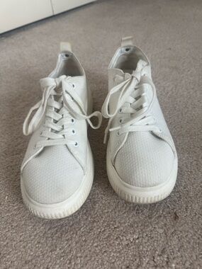 BP White Canvas Lace Up Sneakers Casual Low Top Shoes